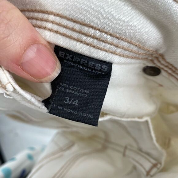 Express Juniors’ Low Rise Flared White Jeans size 3/4 - Picture 4 of 4